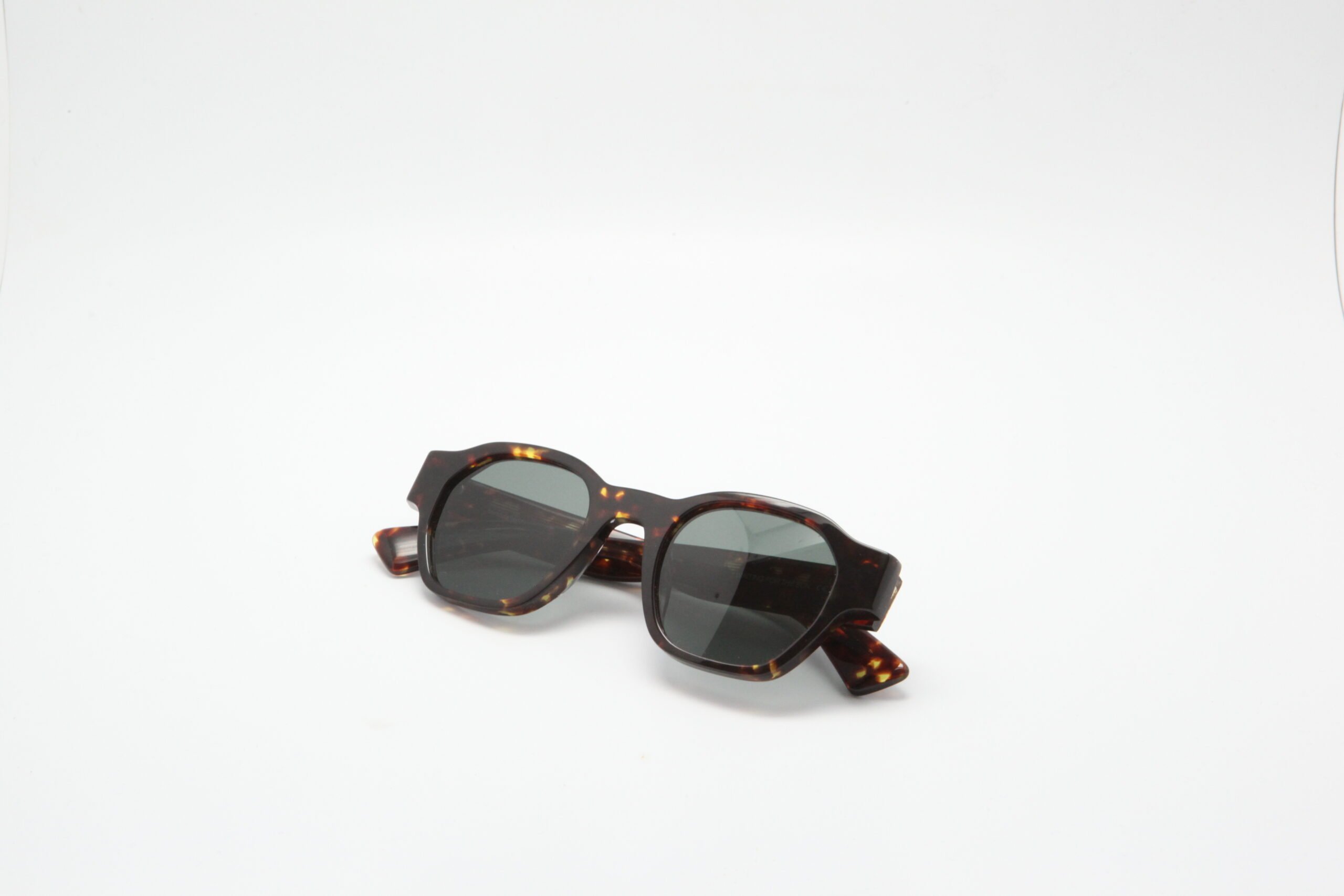 Clio E20 — Lunettes écaille brune, verres verts catégorie 3