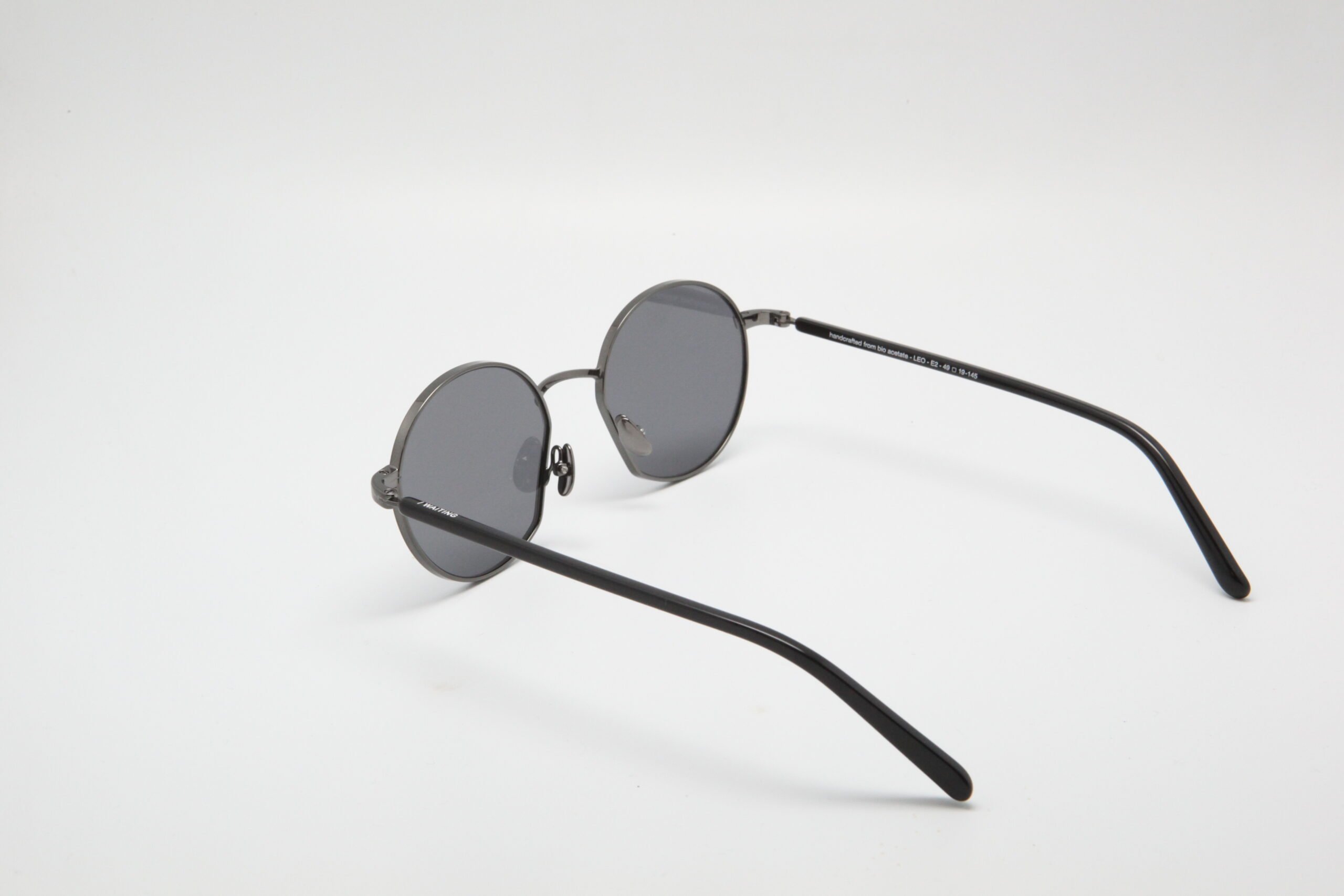 Leo E2 — Lunettes rondes gun metal, verres noirs polarisés Carl Zeiss