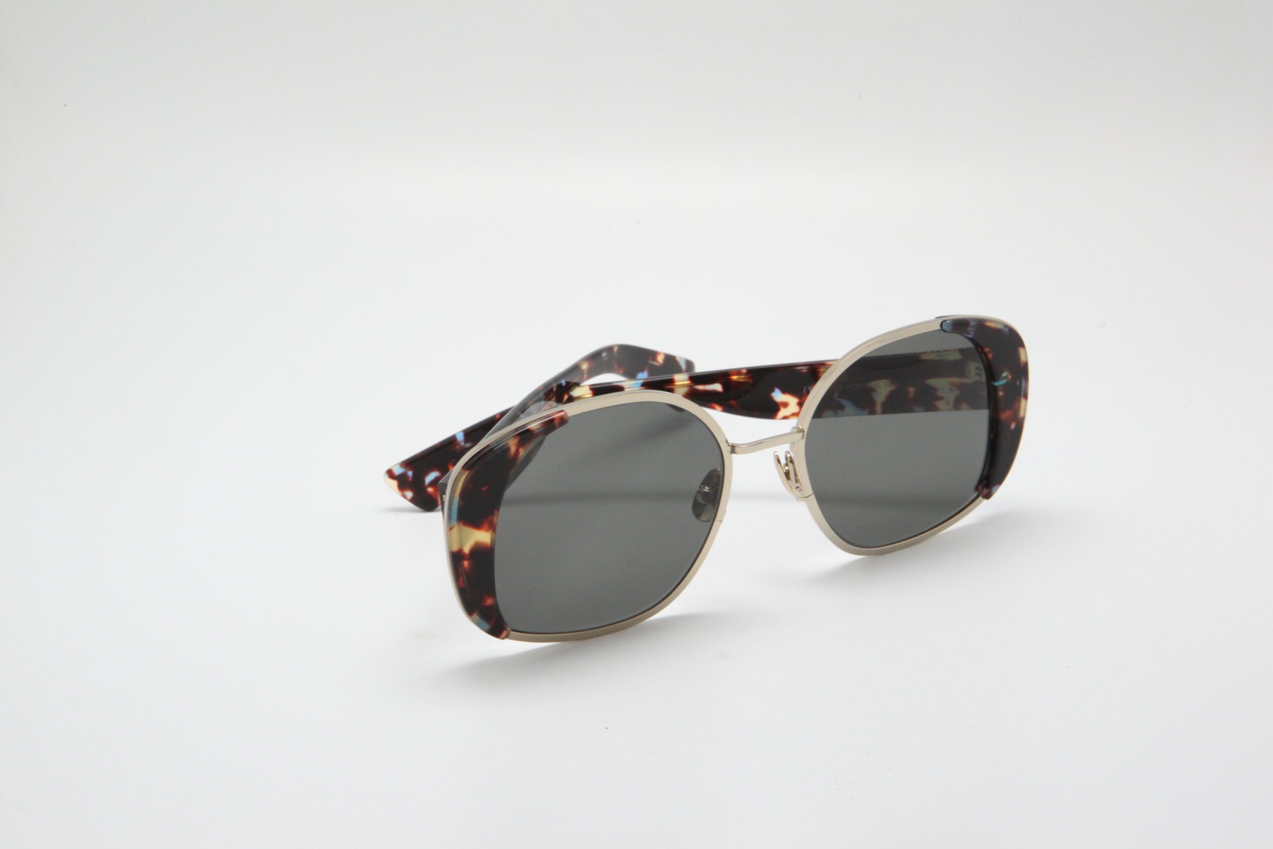 Sara E27 — Lunettes or pâle écaille lazuli, verres noirs Carl Zeiss