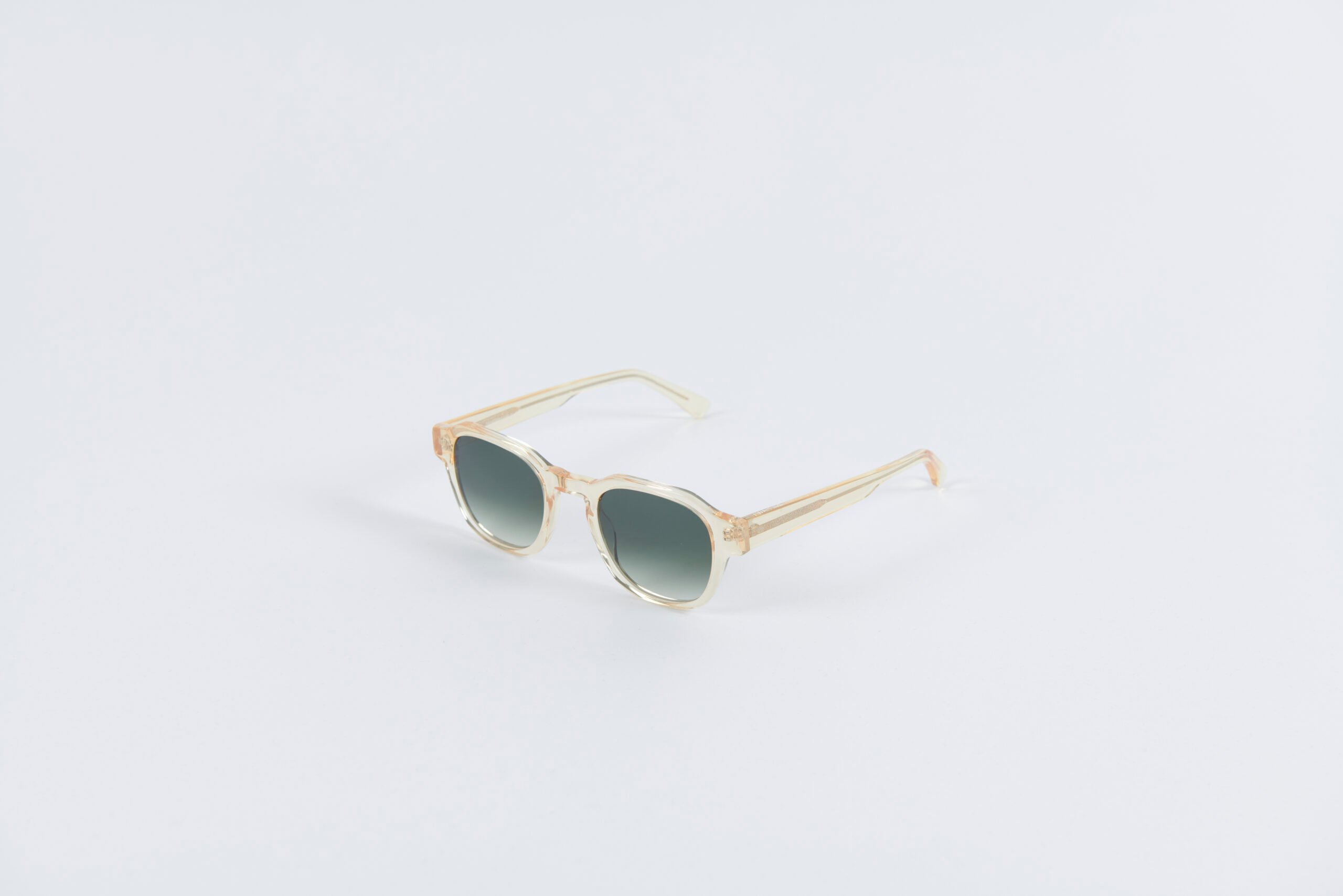 Geo E18 — Lunettes cristal sable, verres verts dégradés Carl Zeiss