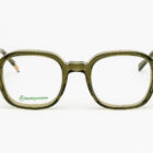 Kim E52 — Monture optique rectangulaire en acétate écaille miel et acier recyclé. Texture et chaleur.