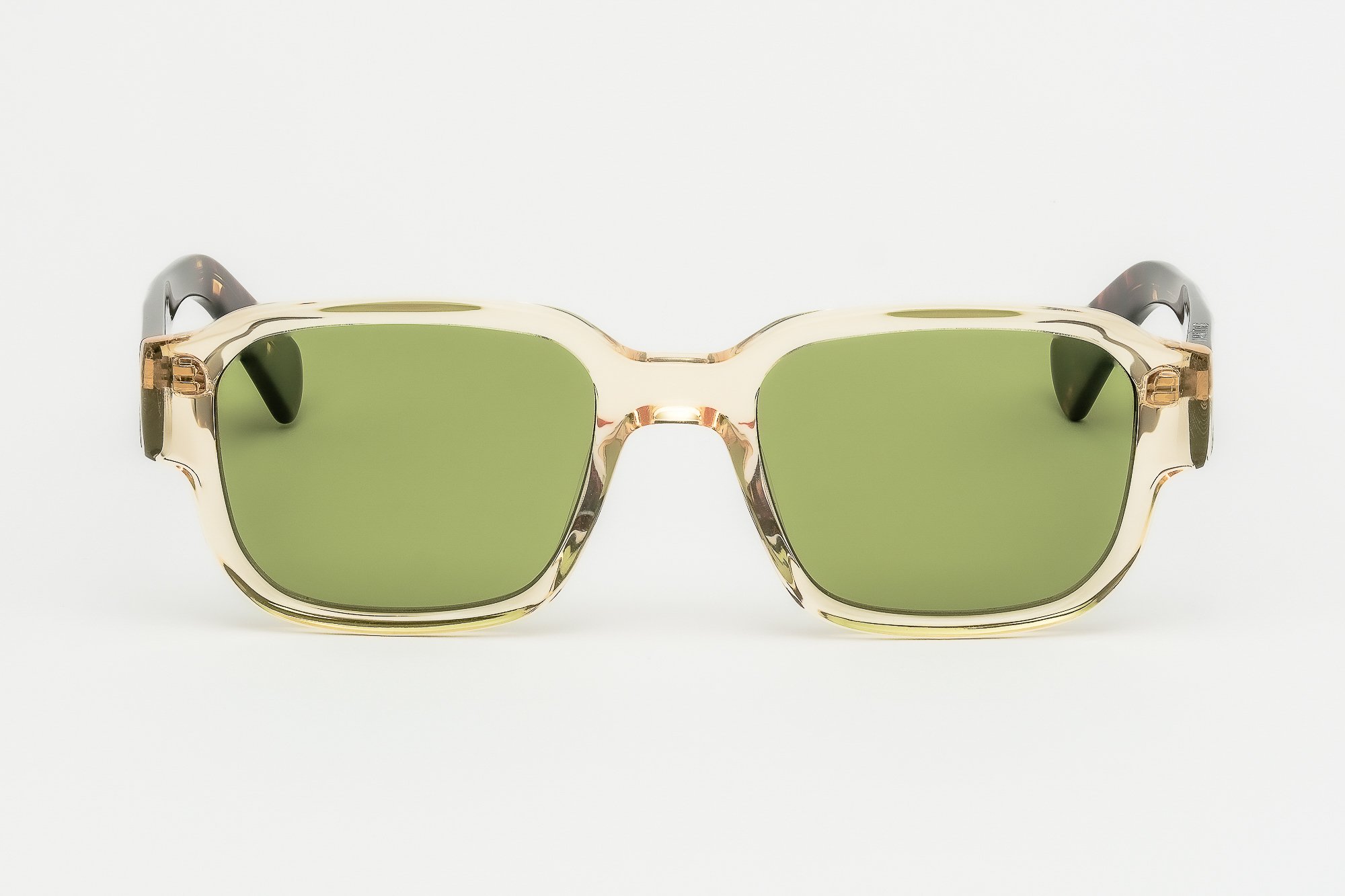 Lunettes de soleil CED E18E20 en bio-acétate champagne avec branches écaille foncé et verres vert profond Carl Zeiss® catégorie 3. Protection UV optimale et design lumineux.